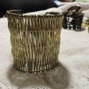 Costume Jewelry  3 Inch  Wrist Braclet   Metal